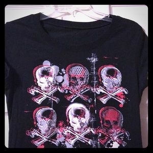 A feminine touch to the traditional skull tee